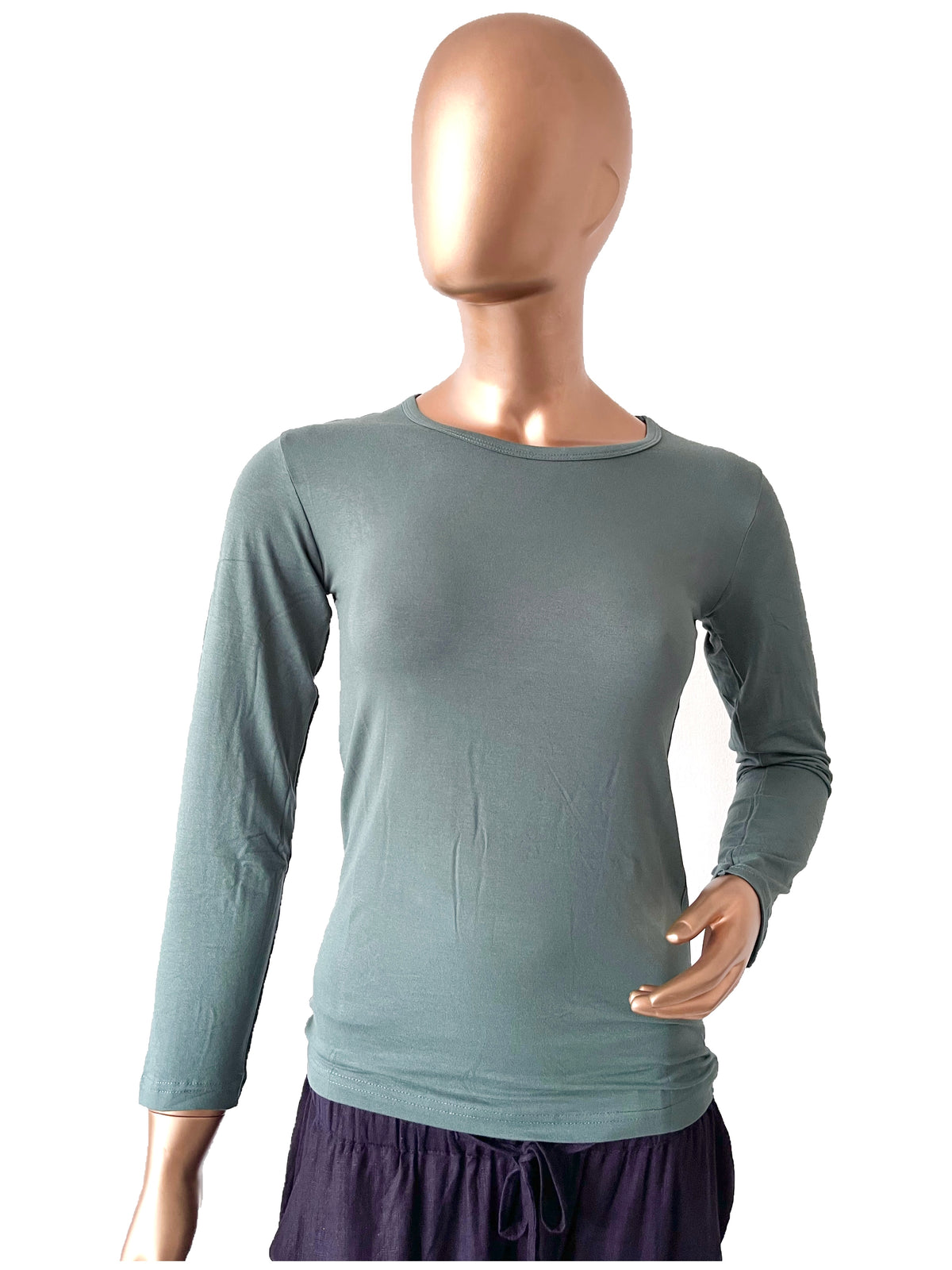 Black women's full sleeve innerwear in XL size, designed by RF Abayas, providing comfortable coverage for women.