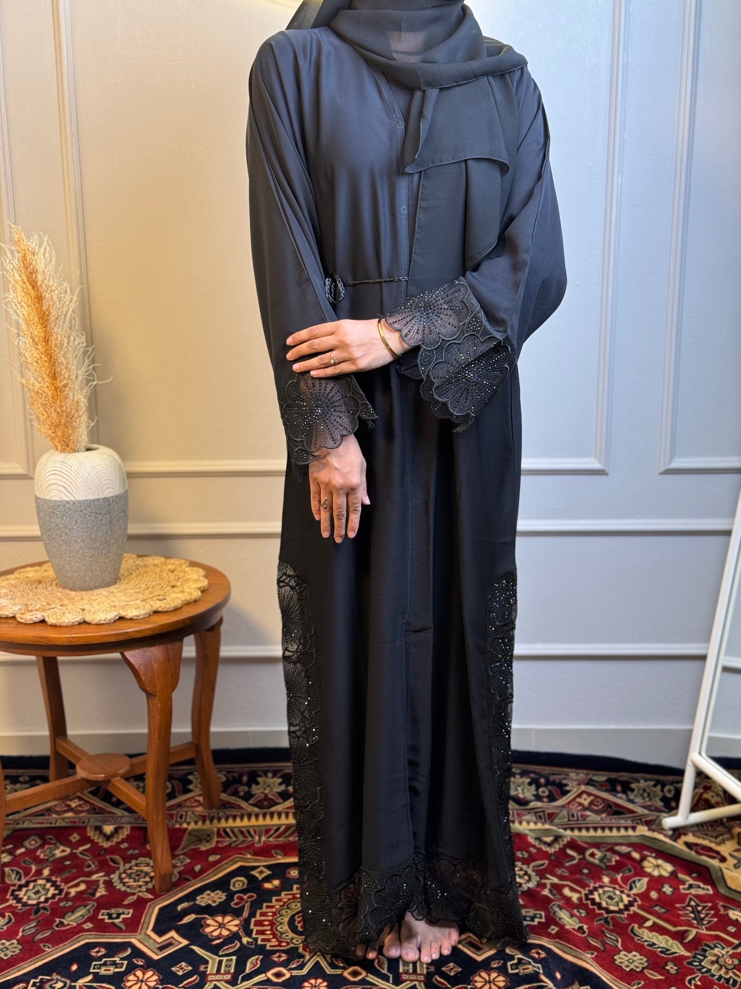 Dubai Imported Korean Nida Front Open Abaya with Lace Detail – Classic Black