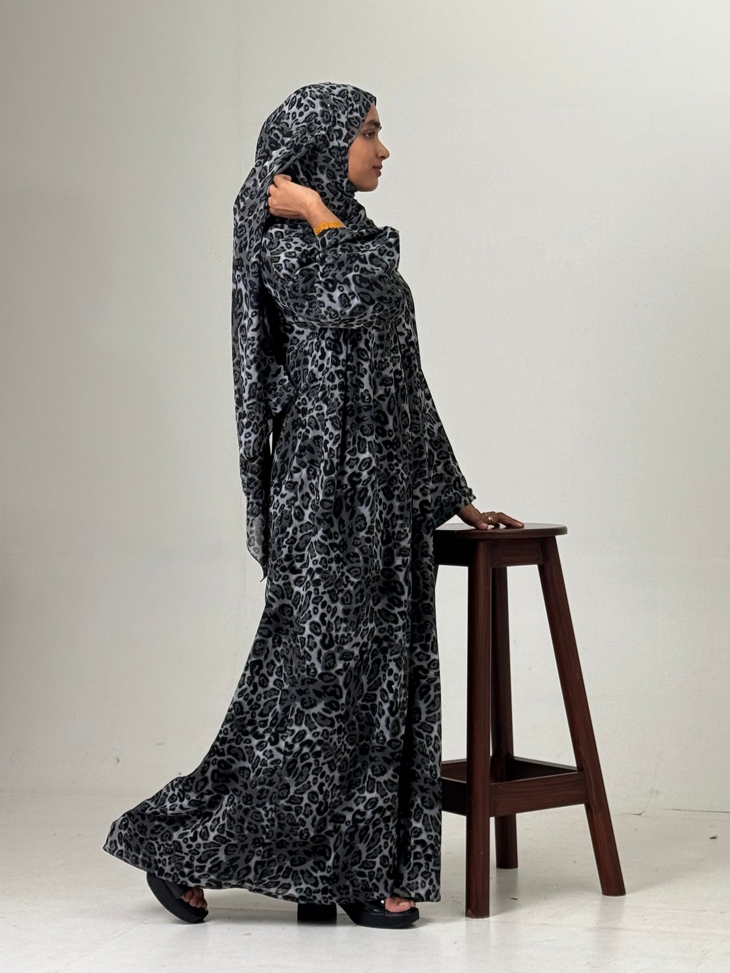 Women’s Chiffon Animal Print Abaya with Matching Shawl – Premium Flowy Modest Wear Abaya for Women